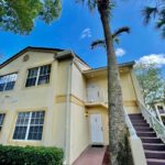 Dolce Vita Propert Entrance