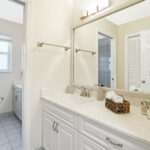 Wahroom with indoor plants