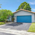 Garadge with blue door